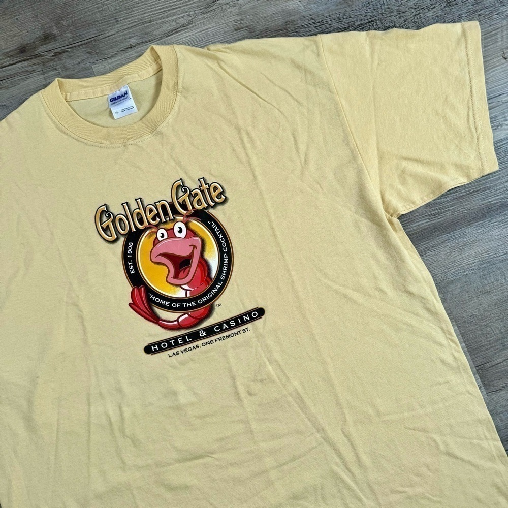 Vintage yellow Las Vegas Casino t shirt
 Gildan men’s XL 
 24x30 nice condition